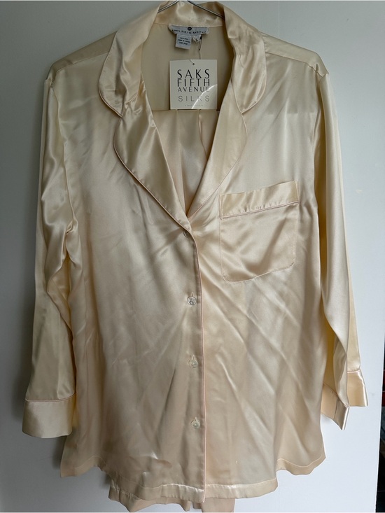 Saks Fifth Avenue Other - Saks Fifth Avenue Women's 100% Silk Cream Satin Pajama  set Top/Pants